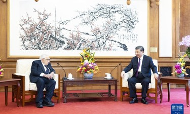习近平会见美国前国务卿基辛格
