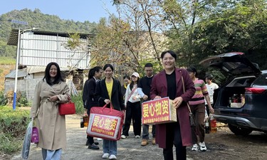南宁市房地产中介行业开展“情暖夕阳”与“振兴同行”公益活动
