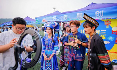 最炫民族风遇上AI——广西民族大学相思湖学院举行“三月三”活动