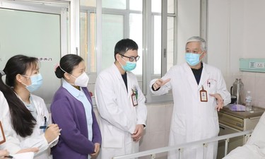 银发生辉映初心 肝胆相照济苍生