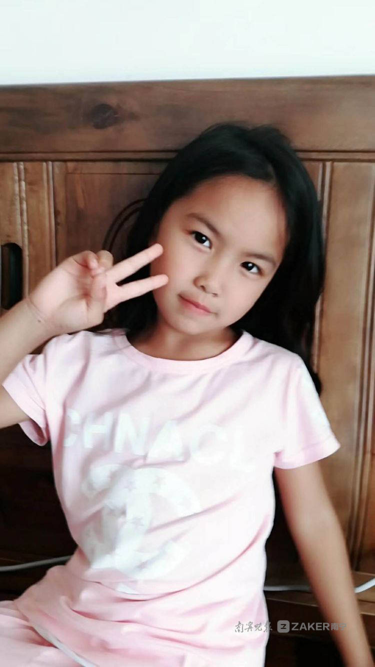 8岁小女孩左眼失明毁容单亲爸爸换我眼帮女儿看世界