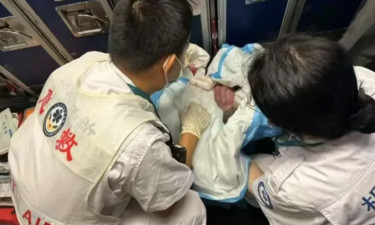 16岁女孩飞机上分娩，多方回应
