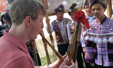 会唱山歌会说壮话，研究壮族音乐拿到博士学位！这名外国人火出圈