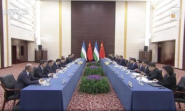 习近平会见乌兹别克斯坦总统米尔济约耶夫