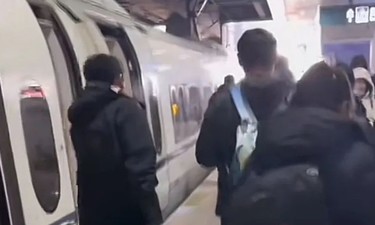 列车少一节车厢致近百位乘客无座？济南铁路局：深表歉意