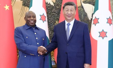 习近平会见布隆迪总统恩达伊施米耶