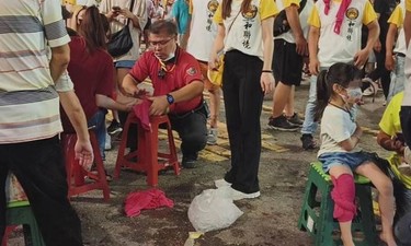 台湾嘉义一庙会活动发生爆炸，17人受伤送医急救