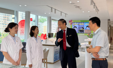 国际眼科大咖到访南宁，共话眼科前沿技术