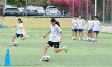 刷题还是踢球？ 南宁这所学校回答：都要！丨我们的学校